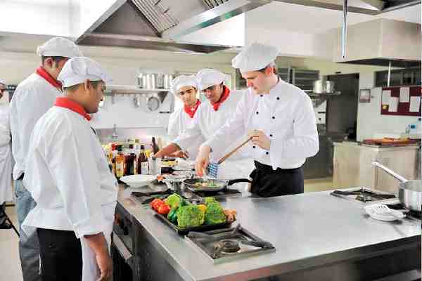 hotel and restaurant management course